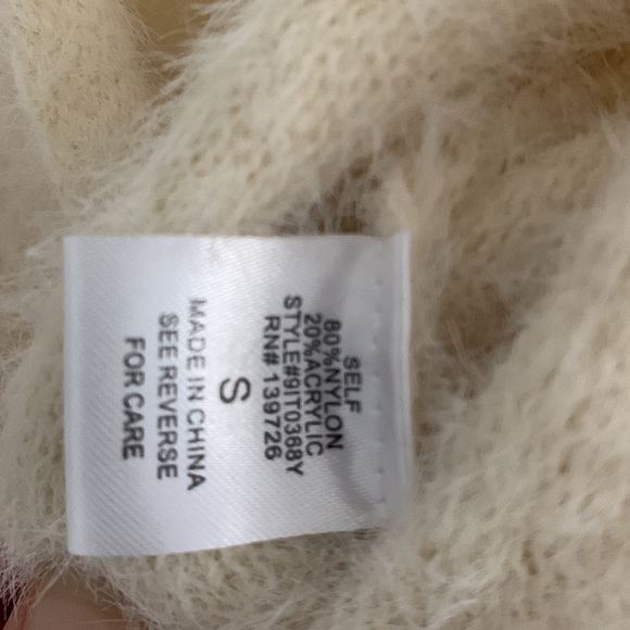 Nylon off white or cream sweater or cardigan; feels soft like cashmere - Picture 3 of 4
